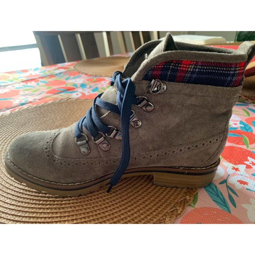 Brand New Tommy Hilfiger Suede Plaid Booties